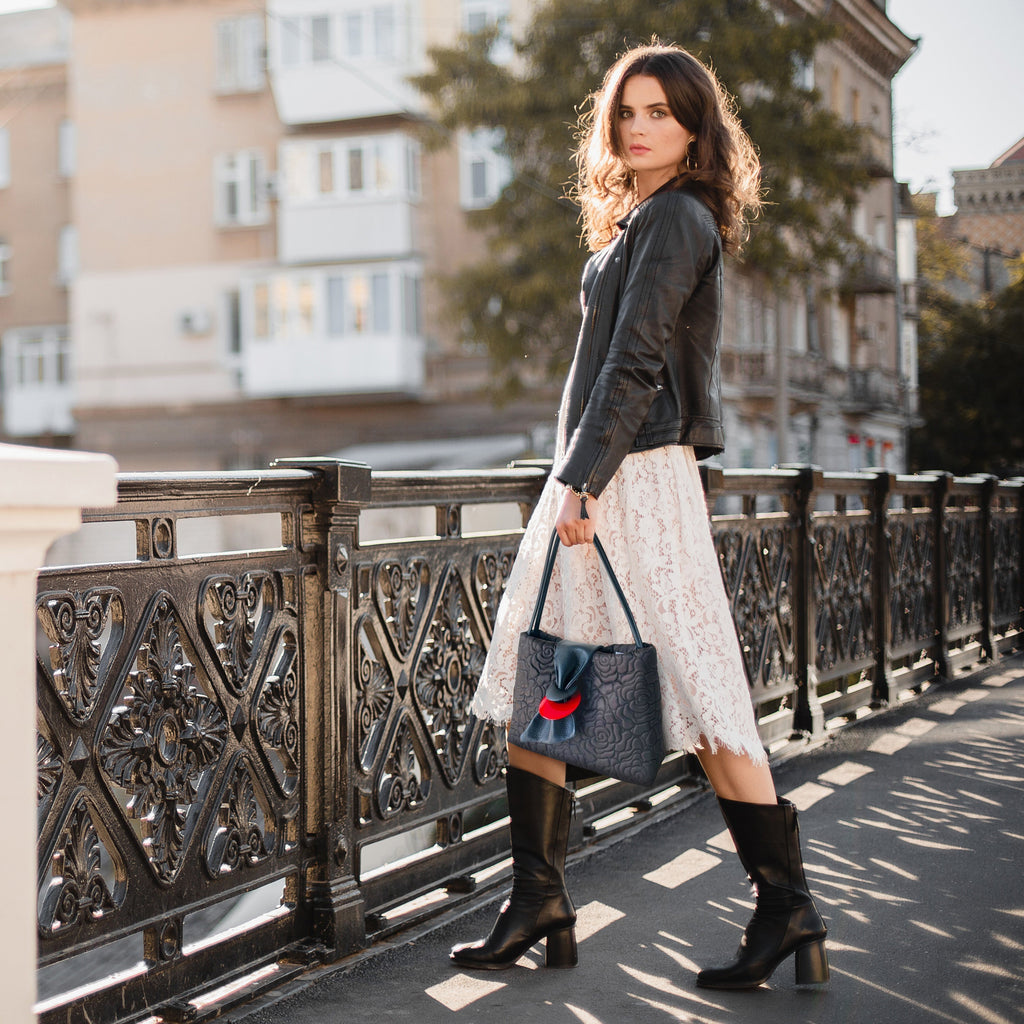 La Victoria Ribbons and Roses