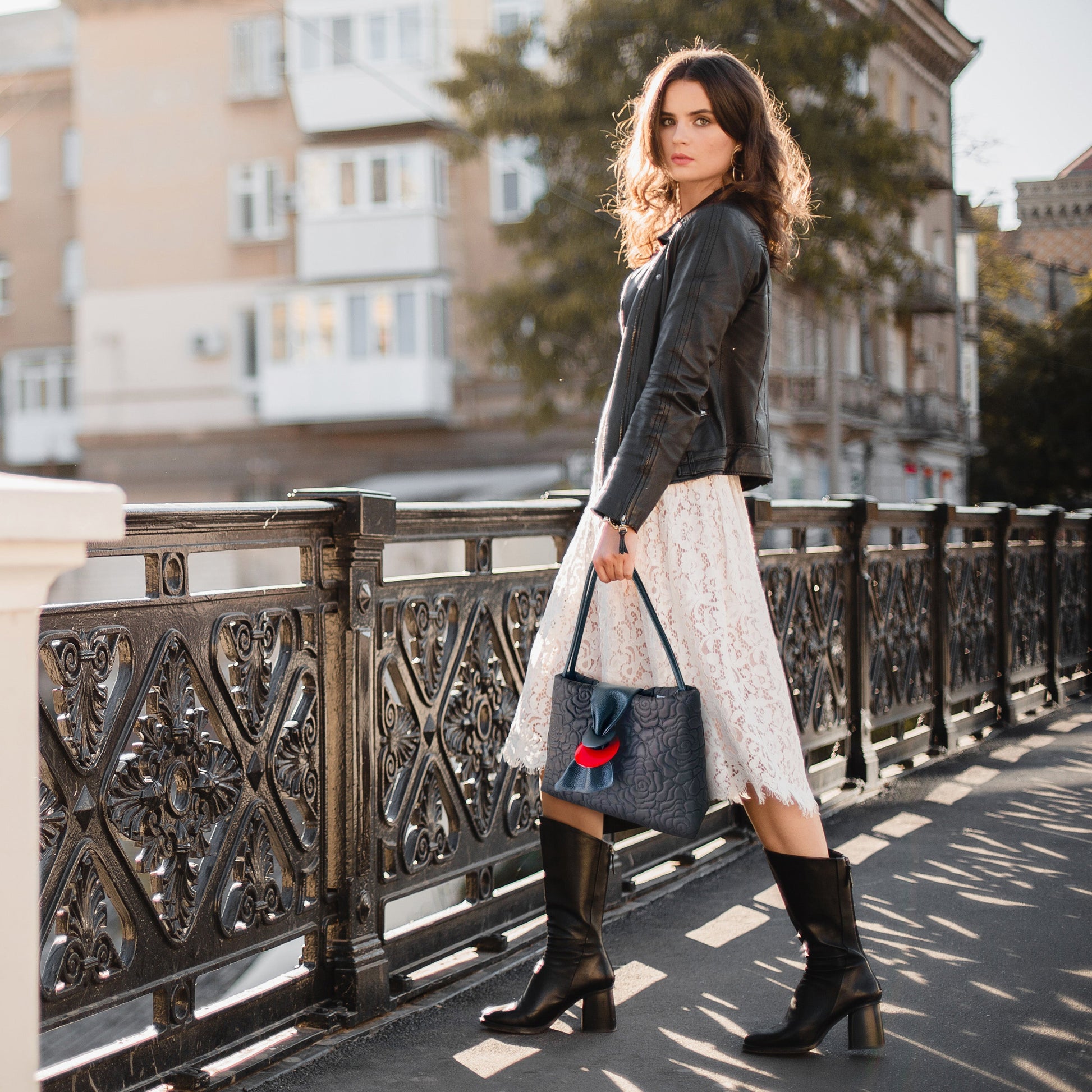 La Victoria Ribbons and Roses