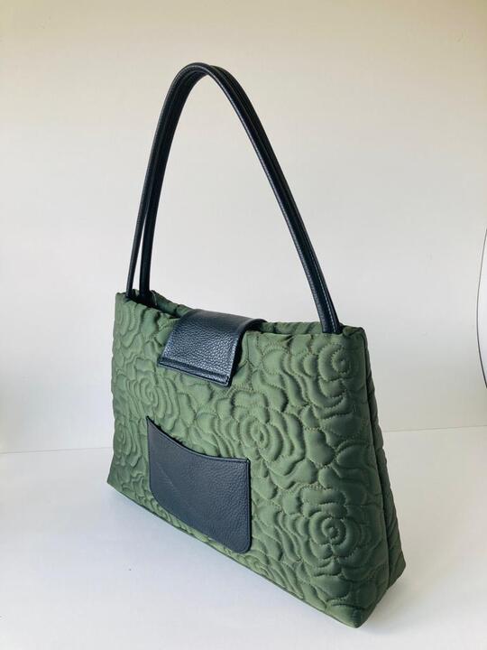 La Victoria Ribbons and Roses